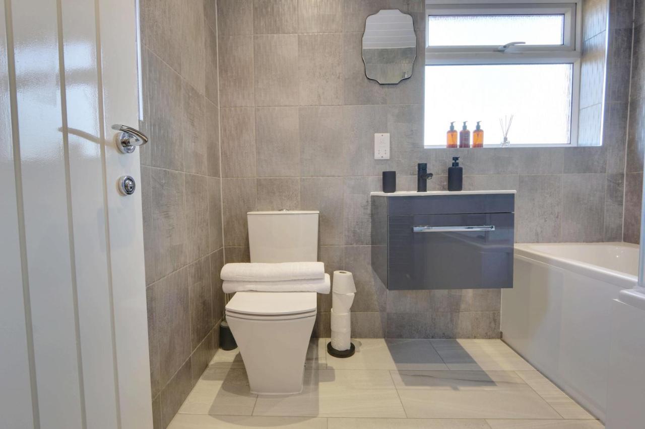 #Upmarket, Exceptional 4 Bed House, With Free Parking, Close To Amenities And Supermarkets Sheffield Exterior foto